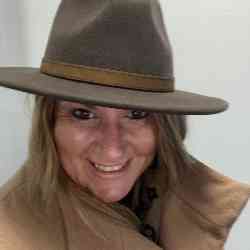 Single Greek woman in Oxford, UK, United Kingdom