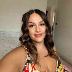 Single Greek woman in Borough londonien de Haringey, London, United Kingdom