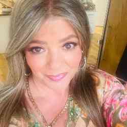 Single Greek woman in London, UK, United Kingdom
