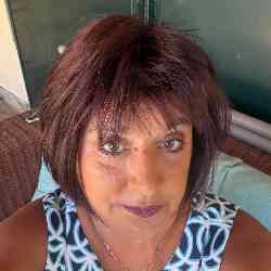Single Greek woman in Franklin, WI, United States