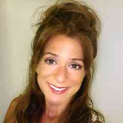 Single Greek woman in West Bloomfield Township, Michigan, United States