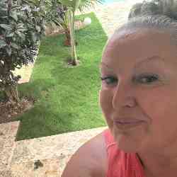 Single Greek woman in Newmarket, UK, United Kingdom