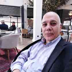 Single Greek man in Πειραιάς, Ελλάδα, Greece