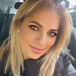 Single Greek woman in Enfield, UK, United Kingdom