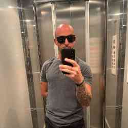 Single Greek man in Astoria, New York, United States