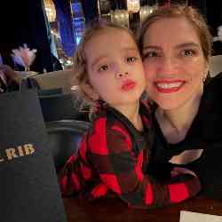 Single Greek woman in Chicago, IL, United States