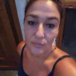 Single Greek woman in Hobart, Tasmania, Australia