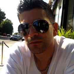 Single Greek man in London, United Kingdom