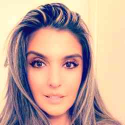 Single Greek woman in Los Angeles, California, United States