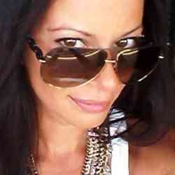 Single Greek woman in Astoria, New York, United States