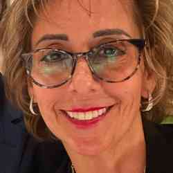 Single Greek woman in Astoria, New York, United States