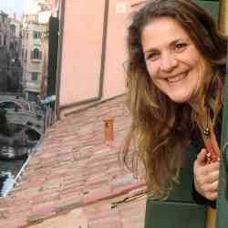 Single Greek woman in Los Angeles, California, United States