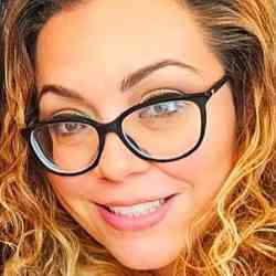 Single Greek woman in Astoria, Oregon, United States