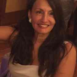 Single Greek woman in Boston, Massachusetts, United States