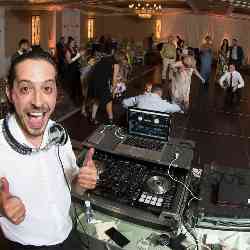 Single Greek man in Chicago, Illinois, United States