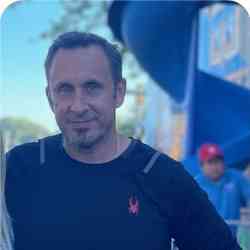Single Greek man in Chicago, Illinois, United States