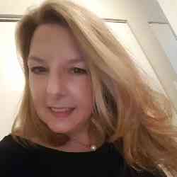 Single Greek woman in Los Angeles, CA, United States