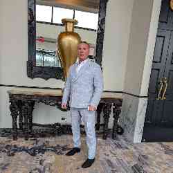 Single Greek man in Chicago, Illinois, United States