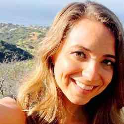 Single Greek woman in Chicago, IL, United States