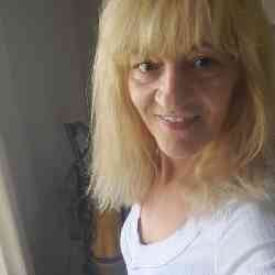 Single Greek woman in Chicago, Illinois, United States