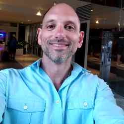 Single Greek man in Chicago, Illinois, United States