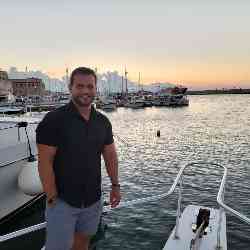 Single Greek man in Chicago, Illinois, United States