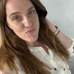 Single Greek woman in New York, New York, United States