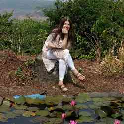 Single Greek woman in Los Angeles, California, United States