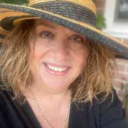 Single Greek woman in New York, NY, United States