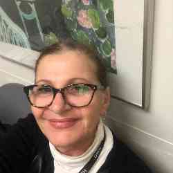 Single Greek woman in Los Angeles, California, United States