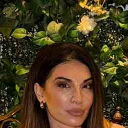 Single Greek woman in London, England, United Kingdom