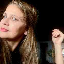 Single Greek woman in Thessaloniki, Greece