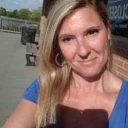 Single Greek woman in Toronto, Ontario, Canada