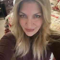 Single Greek woman in New York, New York, United States