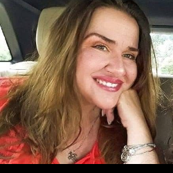 Single Greek woman in Chicago, Illinois, United States