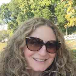 Single Greek woman in Los Angeles, California, United States