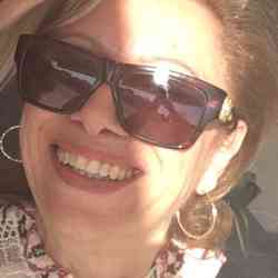 Single Greek woman in London, England, United Kingdom