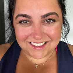 Single Greek woman in Chicago, Illinois, United States