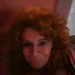 Single Greek woman in Thessaloniki, Greece