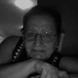 Single Greek woman in Pireas, Greece