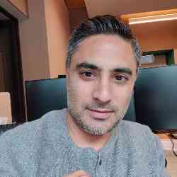 Single Arab man in Redwood City, California, United States