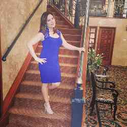 Single Arab woman in Chicago, Illinois, United States