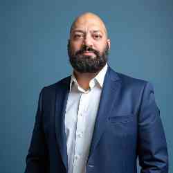 Single Arab man in Paramus, New Jersey, United States