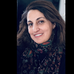 Single Arab woman in Chicago, Illinois, United States