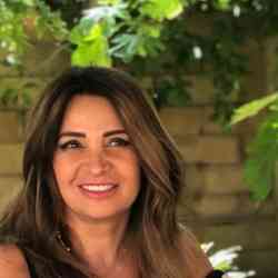 Single Arab woman in Los Angeles, California, United States