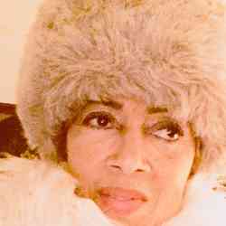 Single Arab woman in New York, NY, United States