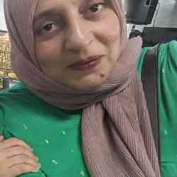 Single Arab woman in Chicago, Illinois, United States