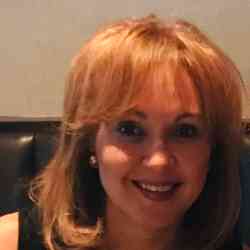 Single Arab woman in Raleigh, North Carolina, United States