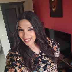 Single Arab woman in Beirut, Beirut, Lebanon