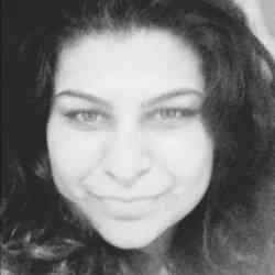 Single Arab woman in Toronto, Ontario, Canada